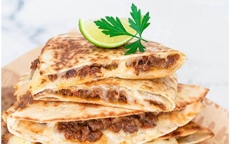  Quesadilla with minced beef  meat & aromas